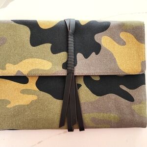 Stella & Dot Bellamy Clutch